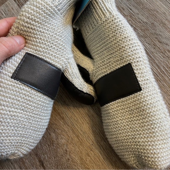 Isotoner Cream Fleece Mittens - Picture 2 of 4